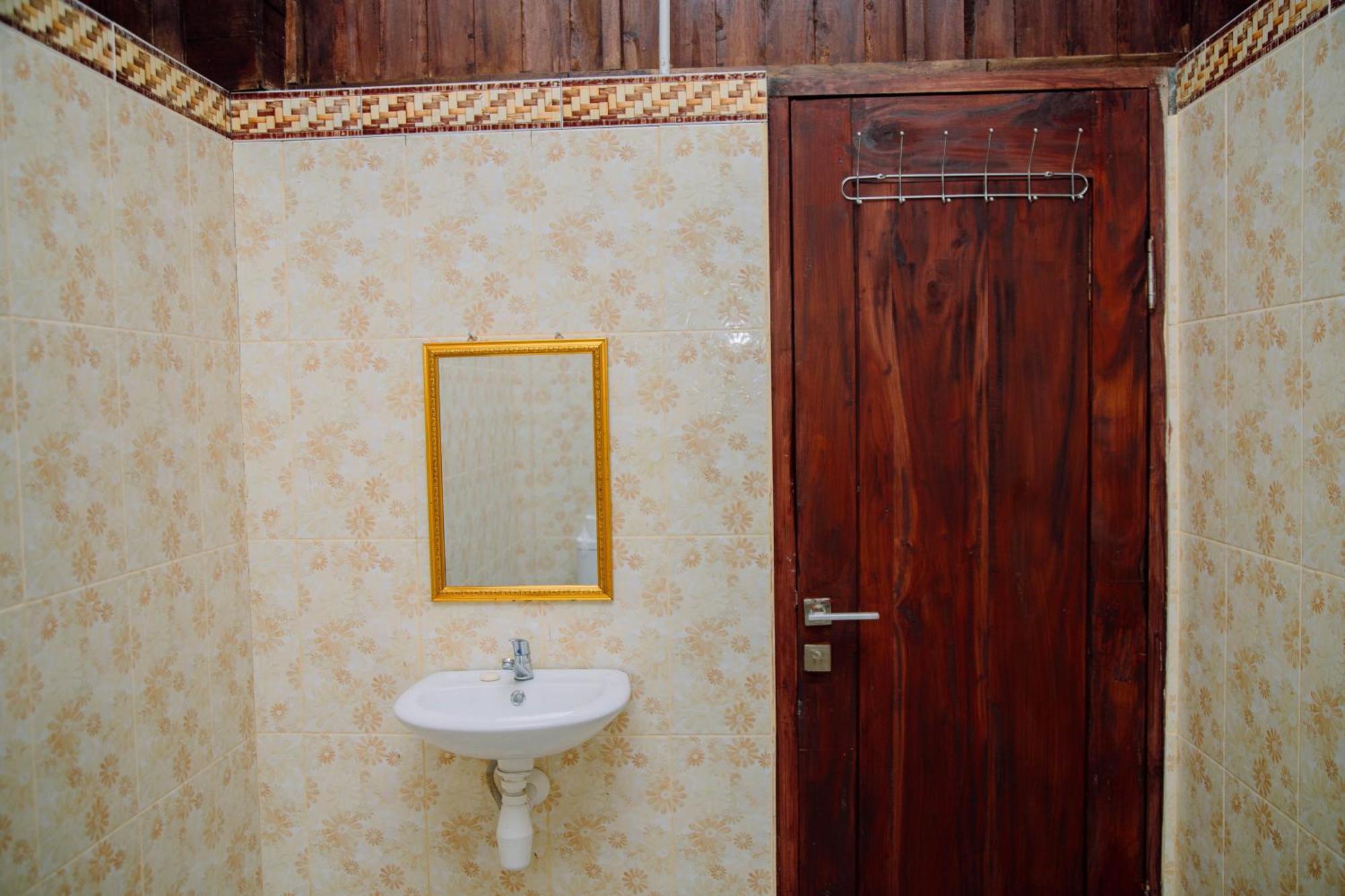 Reddoorz At Villa Bukit Senyum Lombok Kuripan  Exterior photo