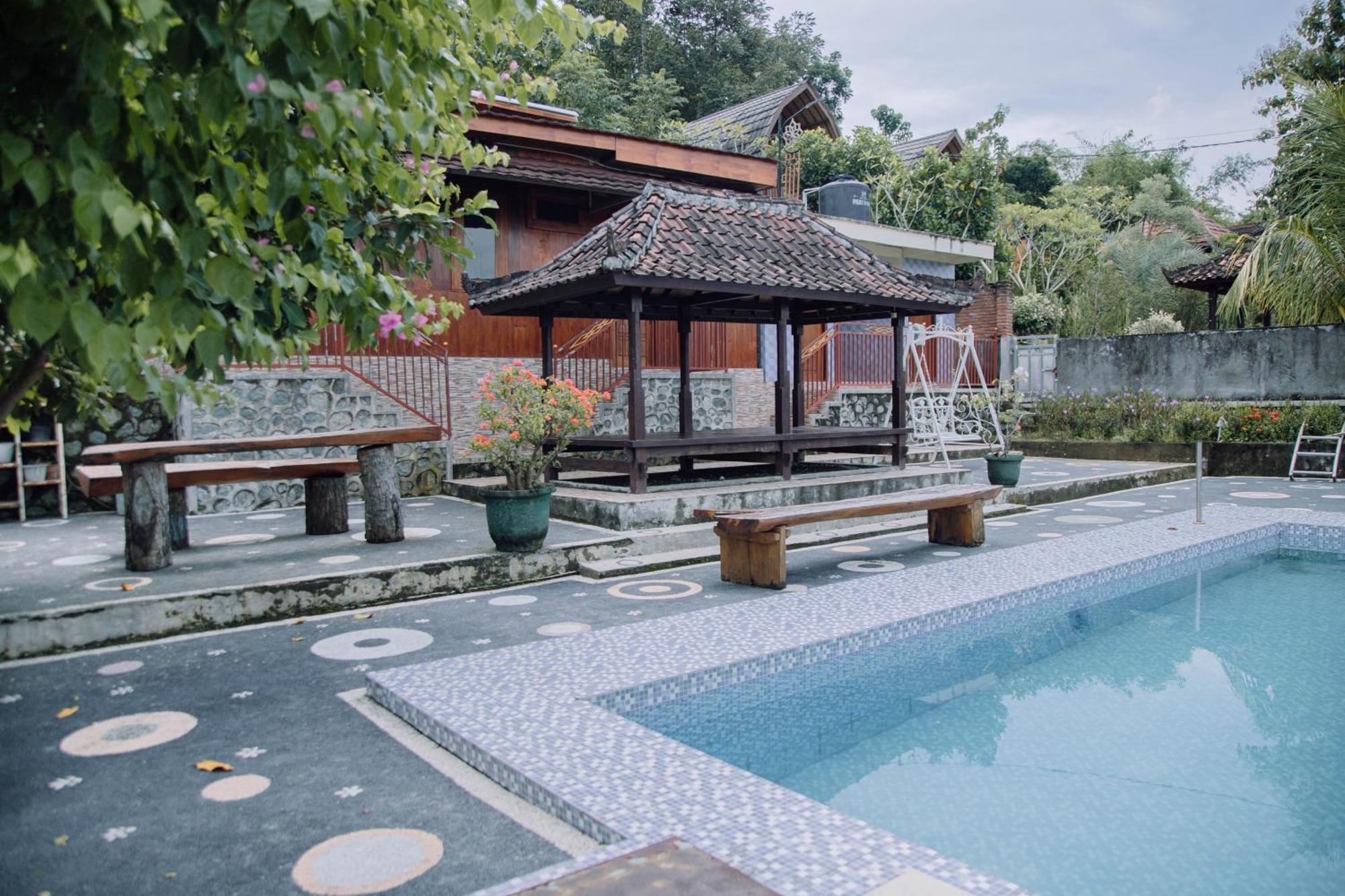 Reddoorz At Villa Bukit Senyum Lombok Kuripan  Exterior photo